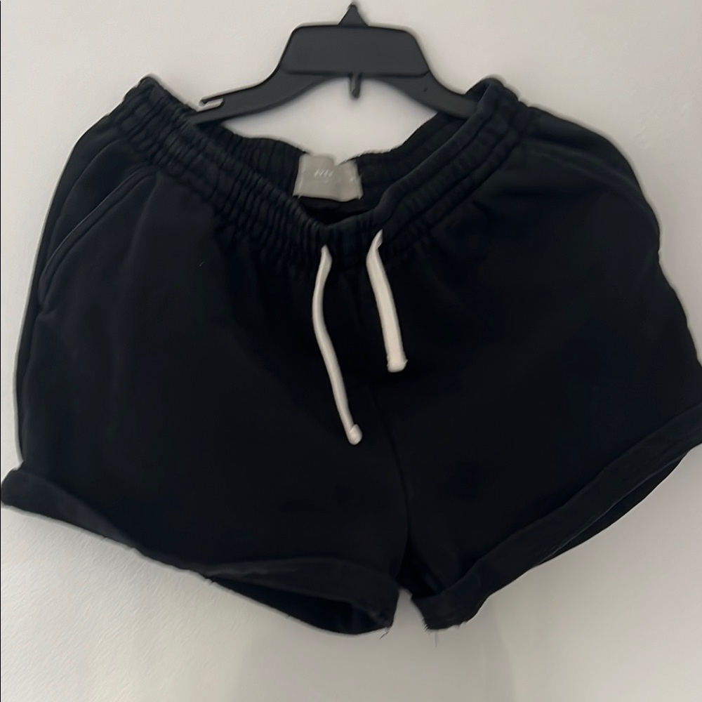 Everlane Black Athletic Shorts with Elastic Waistband